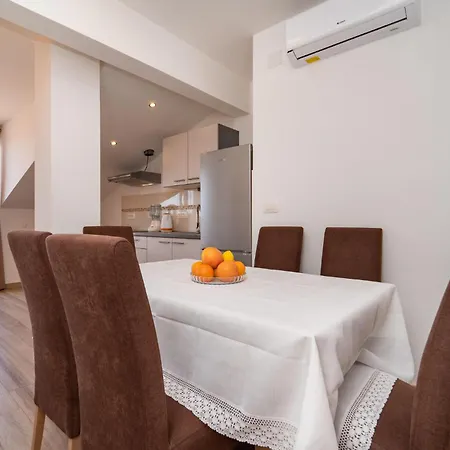 Appartement 2 Bedroom Amazing In Biograd Na Moru
