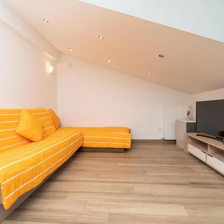 Lovely In Appartement Biograd Na Moru