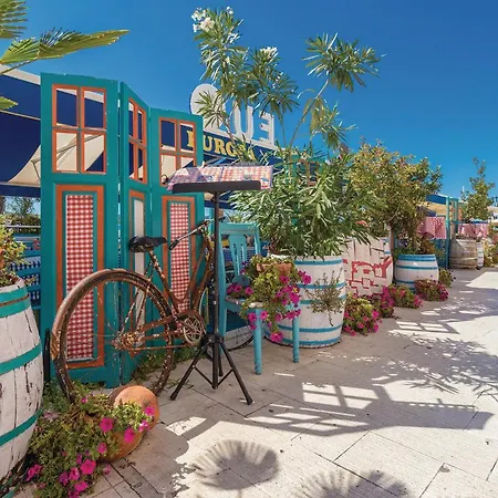 2 Bedroom Amazing In Lägenhet Biograd Na Moru
